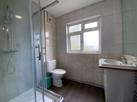 STUDENT Four Dbl Bed House – Surbiton (Chumleigh Walk, KT5) - Photo 3