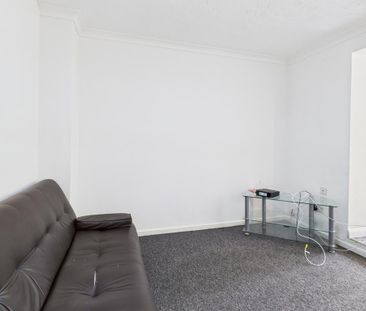 4 bedroom semi-detached house to rent - Photo 1