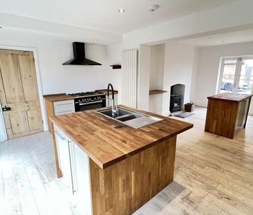 4 bedroom detached house to rent - Photo 6