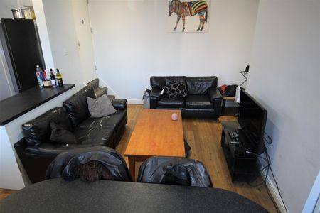 Wrangthorn Terrace, Hyde Park, LS6 1HH, Leeds - Photo 2