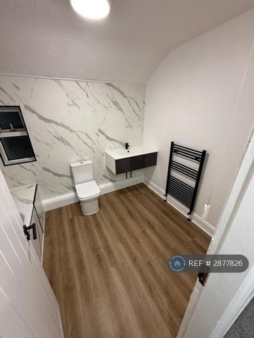 4 bedroom semi-detached house to rent - Photo 5
