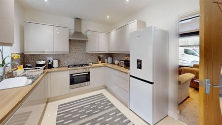 3 bedroom House To Let - Photo 4