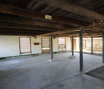Conveniently located high-set 4 bedroom home. - Photo 4