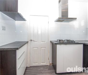 3 bedroom end of terrace house to rent - Photo 2