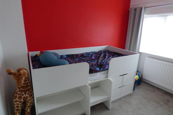 3 bedroom property to rent - Photo 1