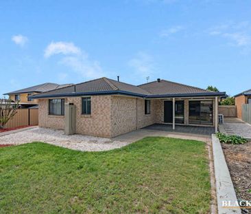 Gungahlin Town Centre four bedroom home - Photo 6