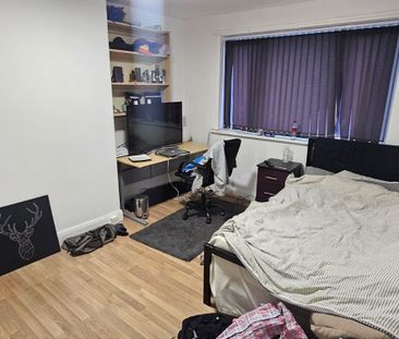 5 Bed - 19 St Chads View, Headingley, Leeds - - Student - Photo 5