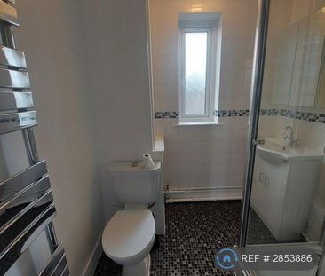 3 bedroom flat to rent - Photo 2