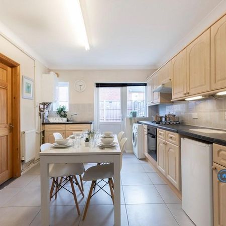 4 bedroom terraced house to rent - Photo 3