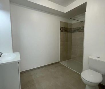 location Appartement T2 DE 42.4m² À ARLES - Photo 2