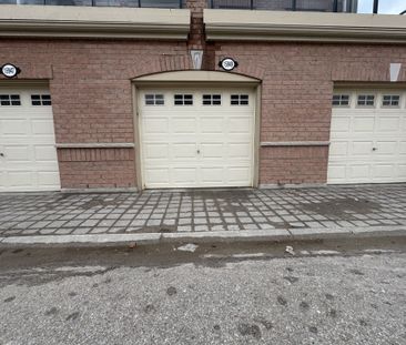 For Lease - 15949 Bayview Avenue, Aurora, Ontario - Photo 2