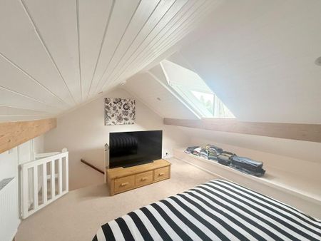 3 bedroom end of terrace house to rent - Photo 4
