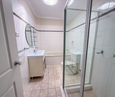 UNIQUE TOWNHOUSE WITH LARGE BEDROOMS - Photo 6