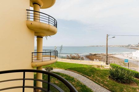 4 Bedroom Apartment with swimming pool, São João do Estoril, Cascais - Photo 3