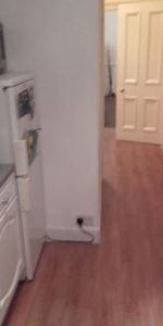 2 Bedroom Flat Shawlands Fully Furnished -Elec & Gas included - Photo 4