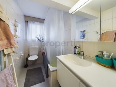 Heimelig 2.5-Zimmer-Wohnung mit Galerie und Aussicht in Uttigen - Photo 5