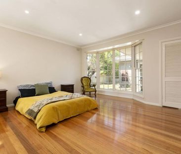 Ideal Mount Waverley Family Home Available for Rent - Photo 1