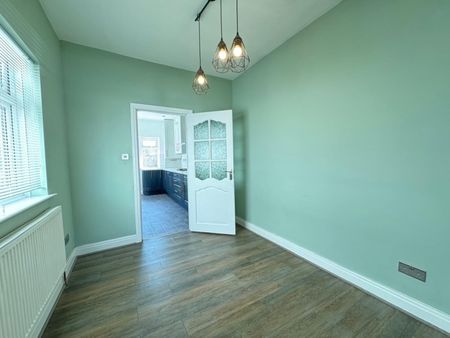 Kinloch Drive, NW9 - Photo 2