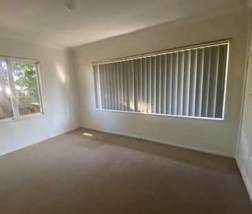 Brick Home for Rent – Perfect for Working Couples Seeking Space and... - Photo 4