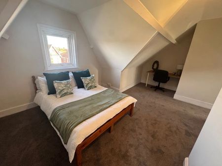 Room in a Shared House, Landguard Road, SO15 - Photo 4