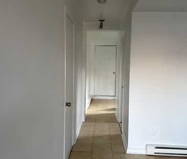 Grand 3 1/2 à Louer à Longueuil - Photo 1