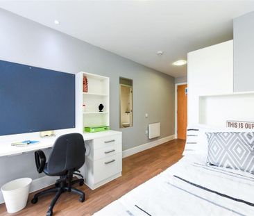 1 bedroom in a flat share to rent - Photo 3
