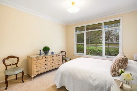 Serenity, warmth, and classic charm - Photo 3