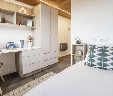 1 bedroom in a flat share to rent - Photo 3