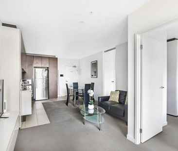 Furnished 1 Bedroom Apartment With Stunning City Views - Photo 2