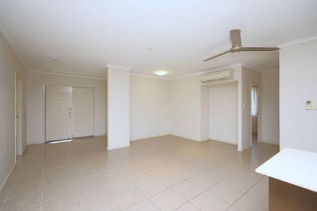 Fully Airconditioned - Family Entertainer - Rent discounted 5 months - Photo 3