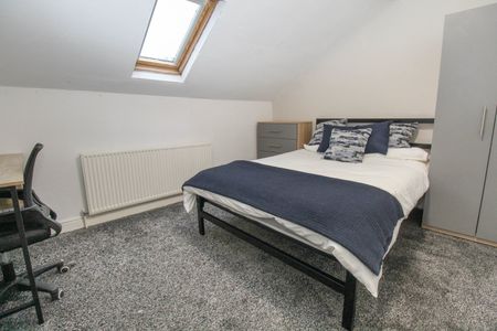 6 bedroom terraced house to rent - Photo 4