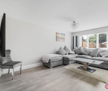 4 bedroom semi-detached house to rent - Photo 2