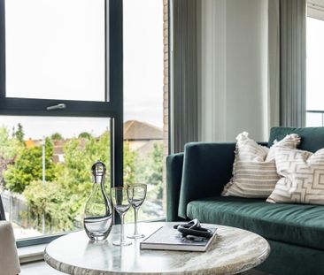 4 bedroom end of terrace house to rent - Photo 1