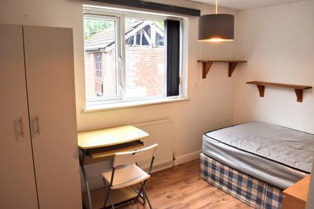 6 bedroom semi-detached house to rent - Photo 2