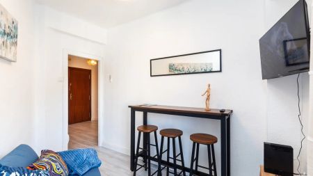 Room in a shared 3-bedroom apartment for rent in Marxalenes, bills included, perfect for females - Foto 4