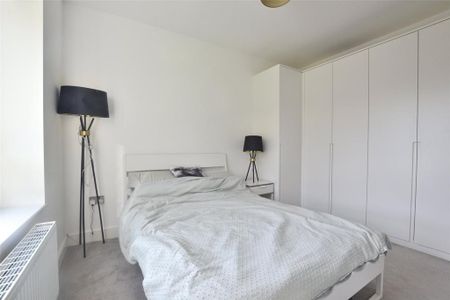 2 bedroom end of terrace house to rent - Photo 4
