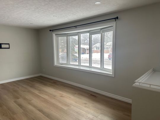 For Lease - 5 Parkway Crescent Unit# Main Floor, Clarington, Ontario - Photo 1