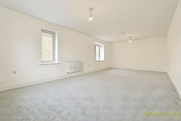 Baldwin Way, CM23, Bishop'S Stortford - Photo 1