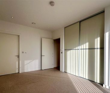 Fairfield Avenue, Staines-upon-Thames, Surrey, TW18 flat to rent - Photo 3