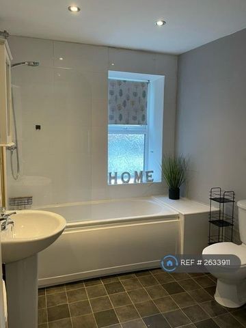 1 bedroom in a house share to rent - Photo 5