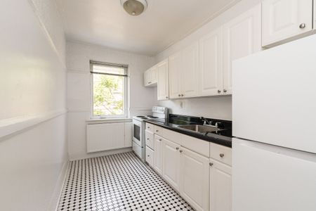 100 Vaughan Road - Photo 2