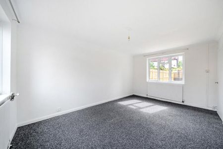 2 bedroom maisonette to rent - Photo 2