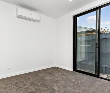 Modern Living in Prime Yarraville Location - Photo 5