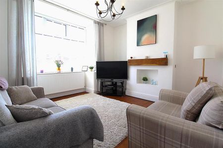 3 bedroom semi-detached house to rent - Photo 2