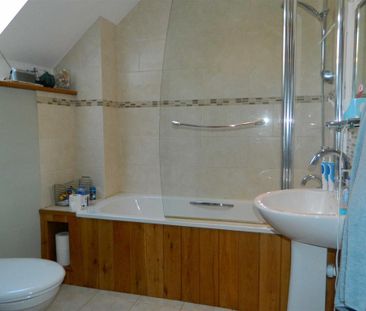 4 bedroom detached house to rent - Photo 5