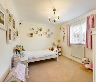 4 bedroom semi-detached house to rent - Photo 2