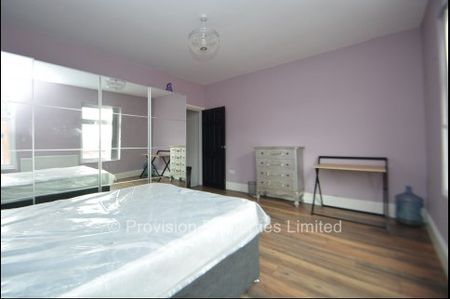 2 Bedroom Properties in Hyde Park - Photo 4