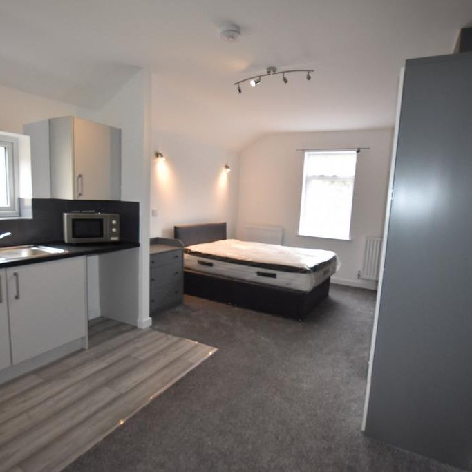 Studio to rent - Photo 1