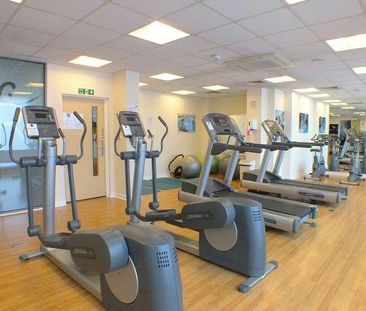 Station Approach, Wokingw, Surrey, GU22 - Photo 2