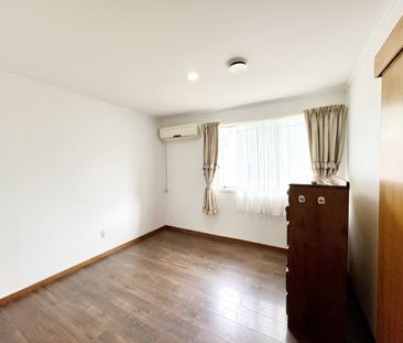 Comfortable 3-Bedroom Home in Quiet Henderson Street - Photo 2